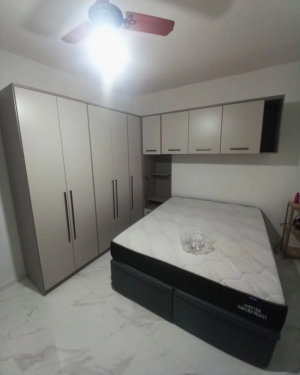 Montagem de móveis para quarto - guarda-roupas, camas e cômodas